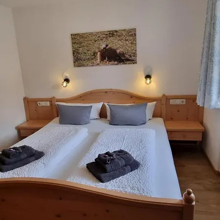 Haus Huettlinger Apartman