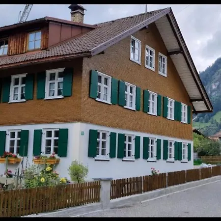 Haus Huettlinger *